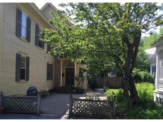 17 Pleasant St, Woodstock, VT 05091