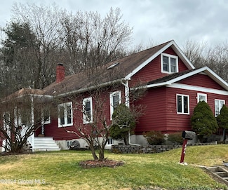 884 8th Ave, Troy, NY 12182