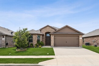 545 Houndstooth Dr, Fort Worth, TX 76131
