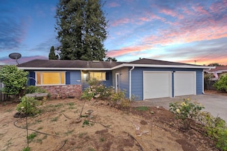21 Karen Dr, Watsonville, CA 95076