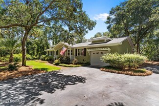 34 Augusta Dr, Oak Island, NC 28465