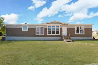 169 Ala Blanca Dr, Lytle, TX 78052
