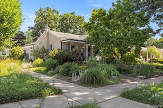 148 Park Dr, Clawson, MI 48017