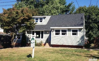 50 Darerka St, Amityville, NY 11701