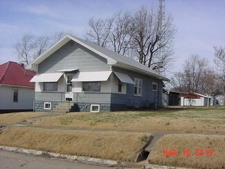 912 W 3rd St, Bicknell, IN 47512