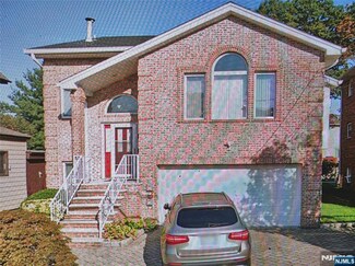 2411 6th St Unit B, Fort Lee, NJ 07024
