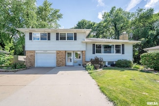 3345 28th Street Ct, Rock Island, IL 61201