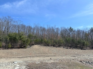 12 Hillside Dr, Frye Island, ME 04071