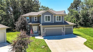 1016 SE Forest Ridge Ct, Blue Springs, MO 64014