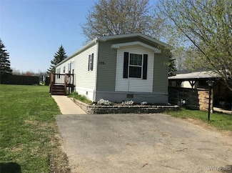 109 B Elmhurst Dr, Lockport, NY 14094