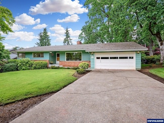 201 S Center St, Silverton, OR 97381