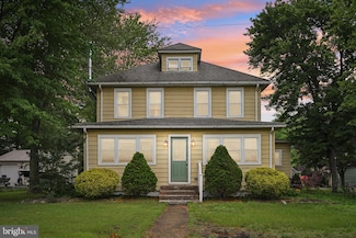 42 Jackson St, Swedesboro, NJ 08085