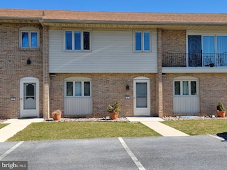 9 Fulton St, Akron, PA 17501