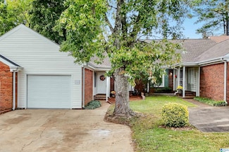 1020 Vestavia Manor Dr, Vestavia, AL 35216