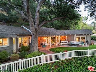 15601 Woodfield Place, Sherman Oaks, CA 91403