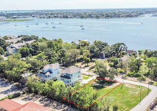 2930 Seargent St, Seabrook, TX 77586