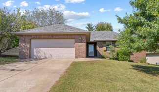 583 S Canterbury Ln, Nixa, MO 65714