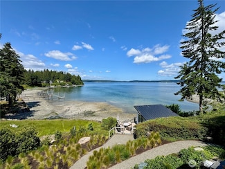 9844 NE Lafayette Ave, Bainbridge Island, WA 98110