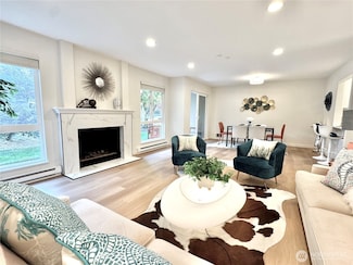 10221 NE 16th St Unit H5, Bellevue, WA 98004