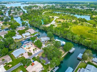 1011 SE 4th Ave, Crystal River, FL 34429