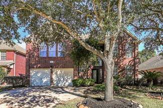 17710 Creek Bluff Ln, Cypress, TX 77433