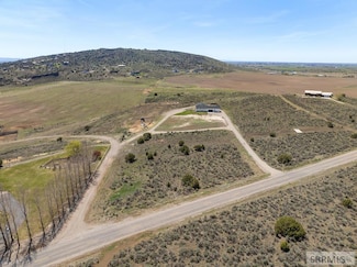 1032 E Butte Rd, Menan, ID 83434