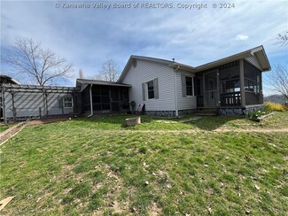 105 Crescent Cir, Spencer, WV 25276