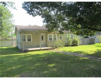 5801 Grierson St, Moss Point, MS 39563