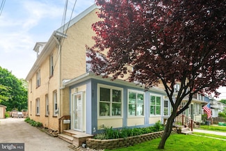 727 Moore Ave, Bryn Mawr, PA 19010