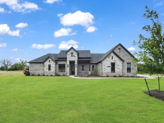 305 Wrangler Ct, Weatherford, TX 76088