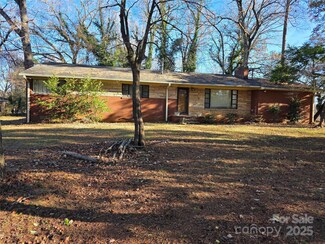 6600 Elmwood Cir, Charlotte, NC 28214