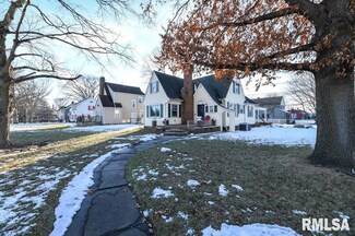1515 N 8th St, Pekin, IL 61554