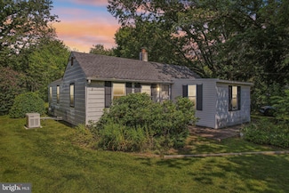 71 Old Amboy Rd, Trenton, NJ 08620