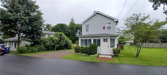 12 Elizabeth St, Red Hook, NY 12571