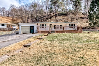 1165 -1/2 Matson Dr, Marion, VA 24354