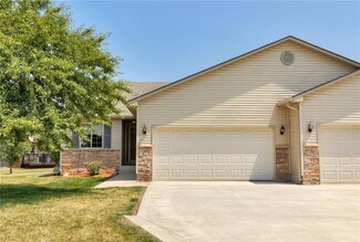 6049 Meadowlark Ct, Pleasant Hill, IA 50327