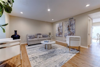 6427 Olympia Dr Unit 114, Houston, TX 77057