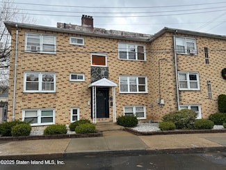 655 N Railroad Ave, Staten Island, NY 10304