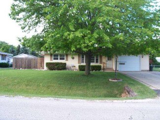 1004 Jasper Dr, McHenry, IL 60051