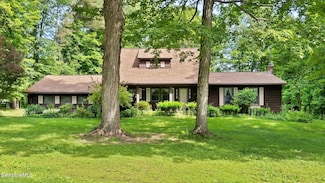 9 Chestnut Ln, Lenox, MA 01240