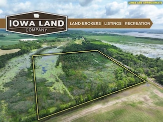 4748 149th St, Clinton, IA 52732