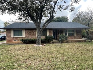 3823 Periwinkle Dr, Dallas, TX 75233