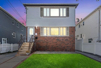 454 Beach 122nd St, Rockaway Park, NY 11694
