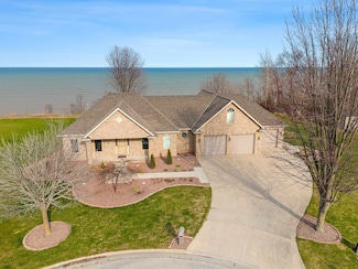 1506 Sundancer Ln, Kewaunee, WI 54216