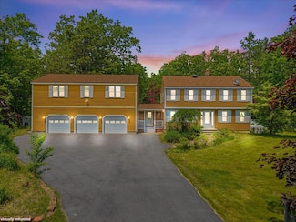 2 Blueberry Pines Dr, Kennebunk, ME 04043