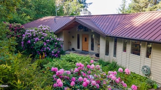 1389 Old River Rd NE, Siletz, OR 97380