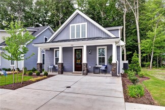 102 Blue Crab Dr, Poquoson, VA 23662