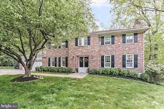 204 Country Gate Rd, Wayne, PA 19087
