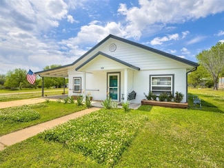 104 N Cedar Ave, Stroud, OK 74079