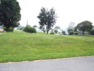 117 Pinehurst Ave, Rich Creek, VA 24147